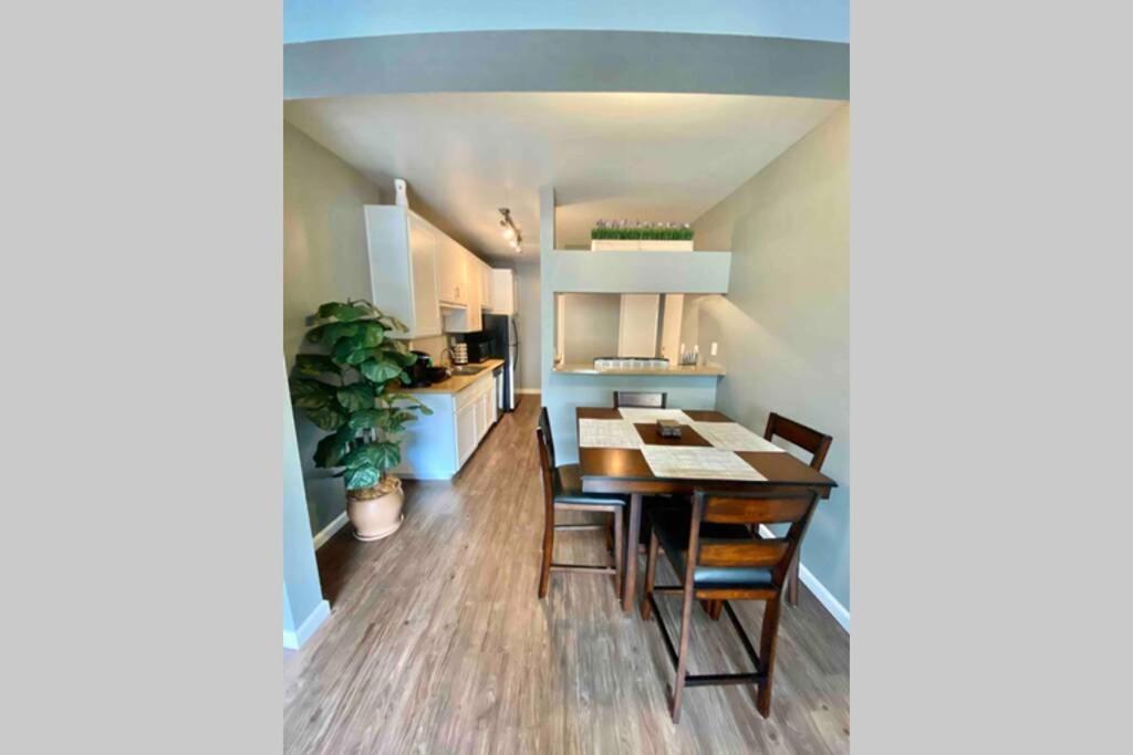 Centrally Located To All San Diego Has To Offer Luaran gambar
